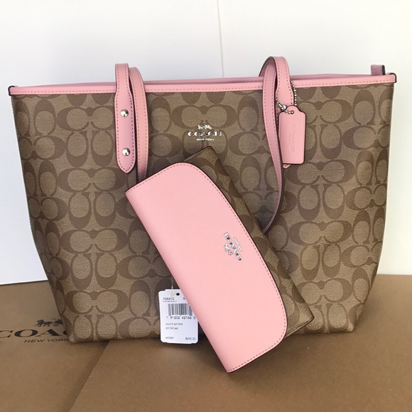Coach Handbags - ⭐️💕coach Tote set💕shoulder bag khaki/blush